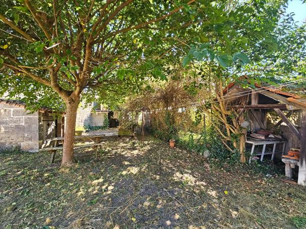 Maison de ville à vendre La Couronne 4 chambres, garage et jardin
