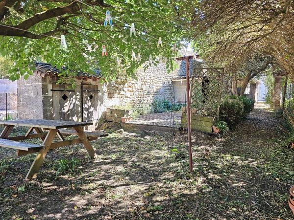 Maison de ville à vendre La Couronne 4 chambres, garage et jardin