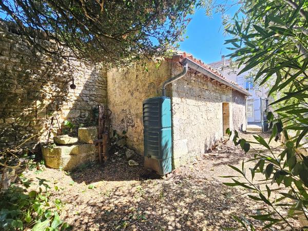 Maison de ville à vendre La Couronne 4 chambres, garage et jardin