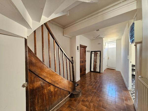 Maison de ville à vendre La Couronne 4 chambres, garage et jardin