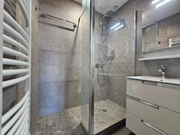 Maison de ville à vendre La Couronne 4 chambres, garage et jardin