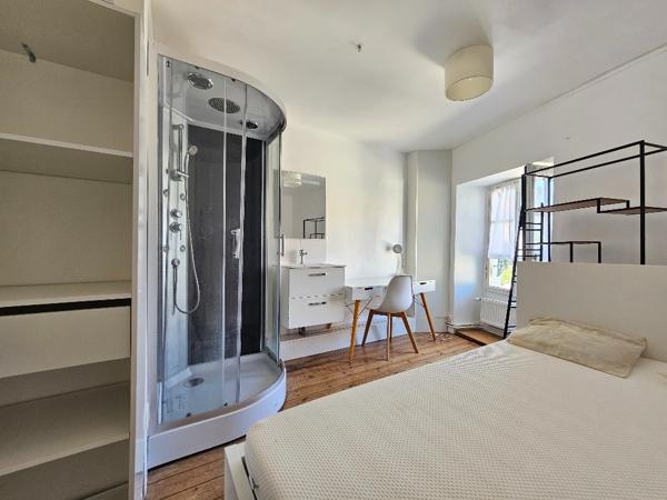 Maison de ville à vendre La Couronne 4 chambres, garage et jardin