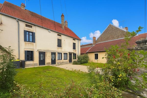 70120 - LAVONCOURT - Maison avec 3 appartements - Prix : 200000  honoraires charge vendeur