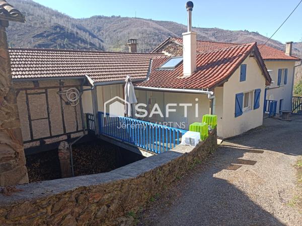 Maison située sur les hauteurs