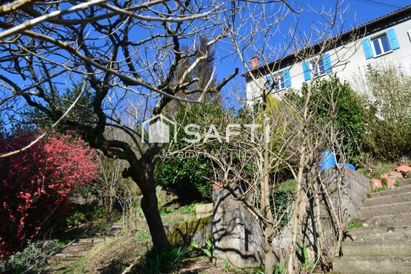 Maison située sur les hauteurs