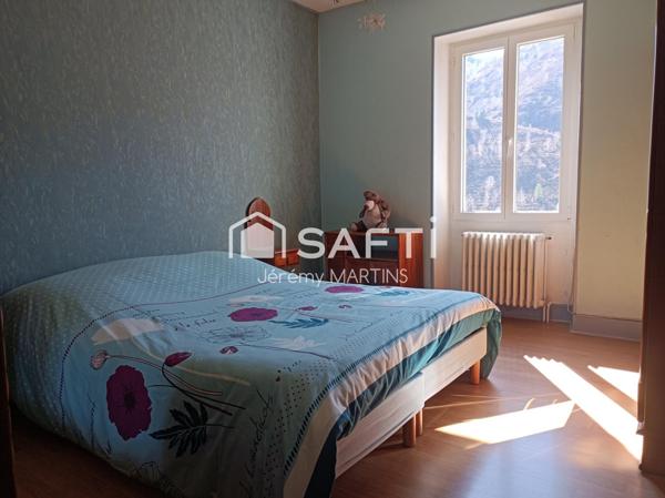 Maison située sur les hauteurs