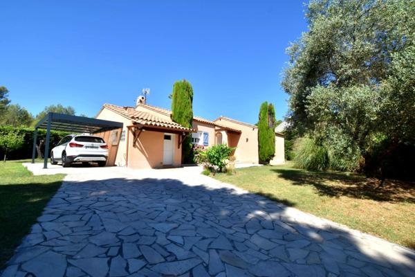 MAISON DE PLAIN-PIED AVEC GRAND JARDIN ET PISCINE