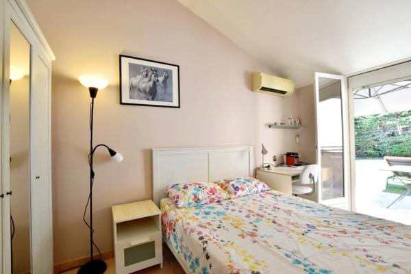 MAISON DE PLAIN-PIED AVEC GRAND JARDIN ET PISCINE