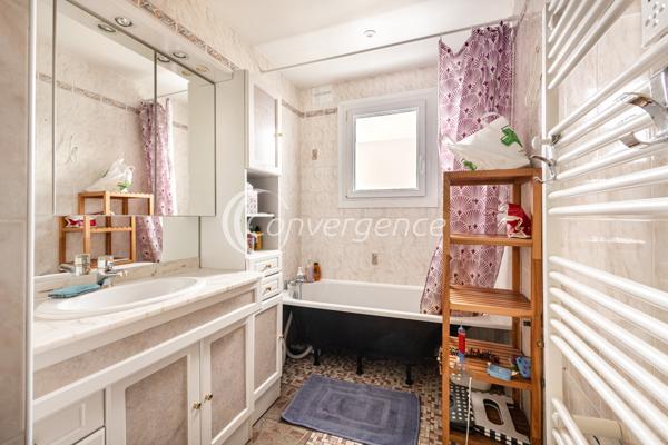 Maison
                                                                                                                                                                                                                                                                                                                        6 pièce(s)                                                                                                                                                                                                          4 chambre(s)                                                                                                                                                                                                          117  m²