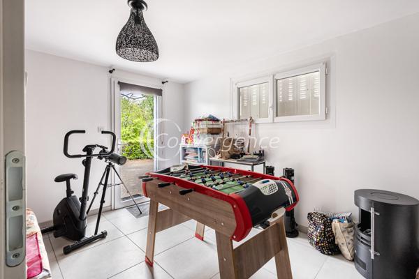 Maison
                                                                                                                                                                                                                                                                                                                        6 pièce(s)                                                                                                                                                                                                          4 chambre(s)                                                                                                                                                                                                          117  m²