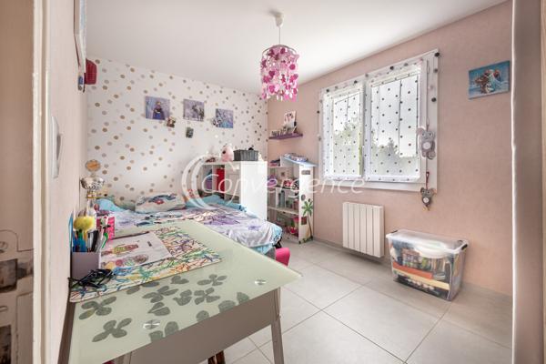 Maison
                                                                                                                                                                                                                                                                                                                        6 pièce(s)                                                                                                                                                                                                          4 chambre(s)                                                                                                                                                                                                          117  m²