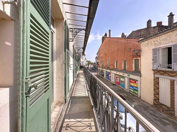 Tournus (71700) Opportunité Investisseur : Immeuble de Rapport à Rénover au Coeur de Tournus