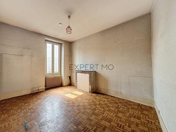 Tournus (71700) Opportunité Investisseur : Immeuble de Rapport à Rénover au Coeur de Tournus