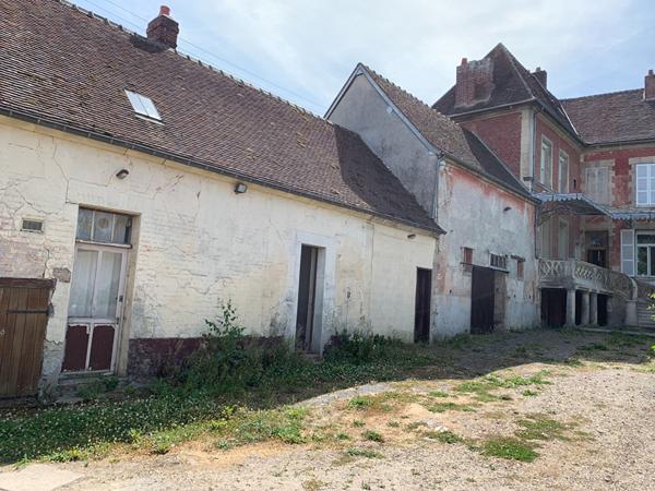 NOAILLES, Propriété, 11 Pièces, séjour, cuisine, chambres, dépendances, terrain de 2770 m2