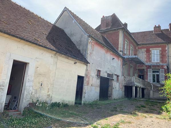 NOAILLES, Propriété, 11 Pièces, séjour, cuisine, chambres, dépendances, terrain de 2770 m2