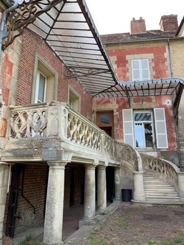 NOAILLES, Propriété, 11 Pièces, séjour, cuisine, chambres, dépendances, terrain de 2770 m2