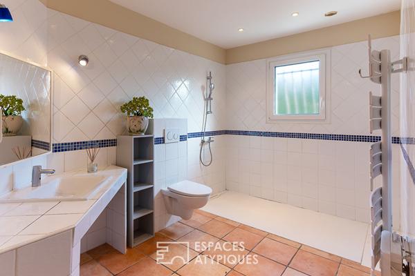 Maison familiale contemporaine avec piscine et studio indépendant