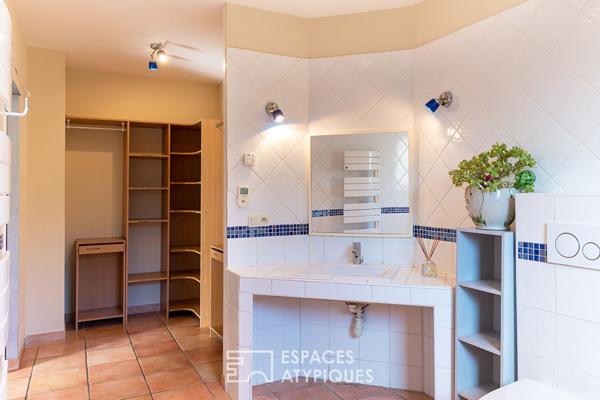 Maison familiale contemporaine avec piscine et studio indépendant