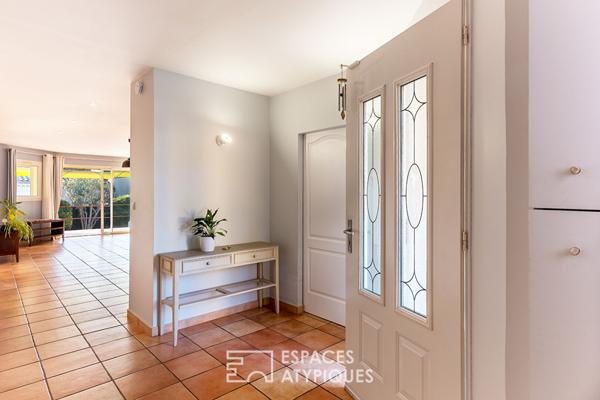 Maison familiale contemporaine avec piscine et studio indépendant