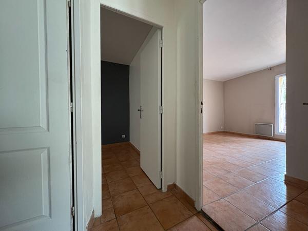 Immeuble 3 appartements 140 m2 + garage et terrasse centre historique Eguilles