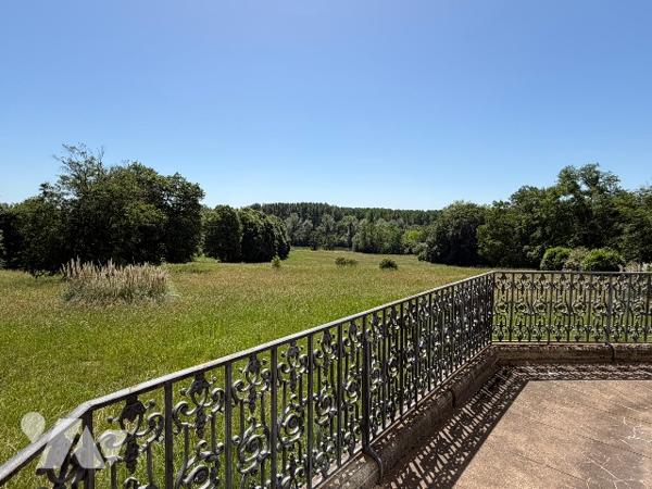 Propriété patrimoniale de 1 421 m² sur près de 16 hectares à 35 min de Paris.