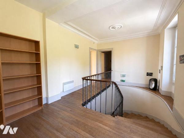 Propriété patrimoniale de 1 421 m² sur près de 16 hectares à 35 min de Paris.