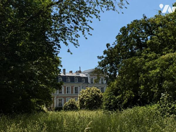 Propriété patrimoniale de 1 421 m² sur près de 16 hectares à 35 min de Paris.