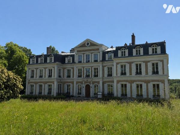 Propriété patrimoniale de 1 421 m² sur près de 16 hectares à 35 min de Paris.