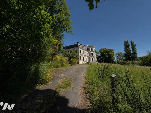 Propriété patrimoniale de 1 421 m² sur près de 16 hectares à 35 min de Paris.