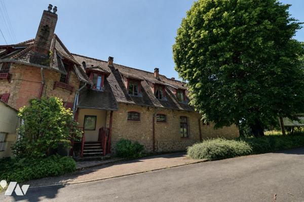 Propriété patrimoniale de 1 421 m² sur près de 16 hectares à 35 min de Paris.