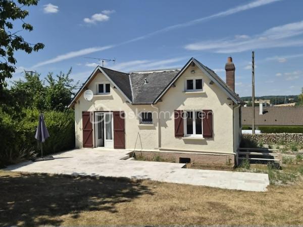 Située à seulement 10 minutes de L’Aigle, à proximité immédiate du bourg, des écoles et des commerces essentiels, cette maison de 74 m² est idéale pour un premier achat ou un projet d'investissement.

​Au rez-de-chaussée : Une entrée accueillante desservant un séjour/salon lumineux, une chambre, une salle de bains et un WC séparé.
​À l'étage : Deux chambres supplémentaires parfaites pour des enfants, des invités et un espace bureau.
​Annexes & Extérieur :
​Une partie cave.
grande terrasse 
terrain clos et arboré 
​Une dépendance séparée offrant du potentiel de stockage ou d'aménagement.
​Le tout édifié sur un beau terrain d'environ 969 m². 
A découvrir