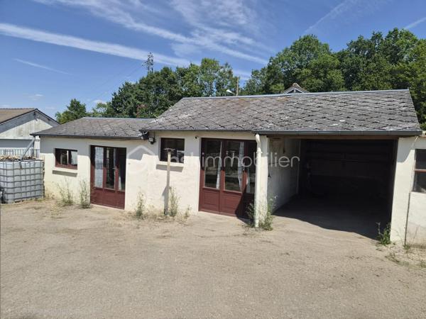 Située à seulement 10 minutes de L’Aigle, à proximité immédiate du bourg, des écoles et des commerces essentiels, cette maison de 74 m² est idéale pour un premier achat ou un projet d'investissement.

​Au rez-de-chaussée : Une entrée accueillante desservant un séjour/salon lumineux, une chambre, une salle de bains et un WC séparé.
​À l'étage : Deux chambres supplémentaires parfaites pour des enfants, des invités et un espace bureau.
​Annexes & Extérieur :
​Une partie cave.
grande terrasse 
terrain clos et arboré 
​Une dépendance séparée offrant du potentiel de stockage ou d'aménagement.
​Le tout édifié sur un beau terrain d'environ 969 m². 
A découvrir