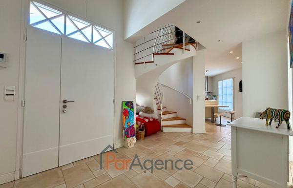 MAISON D'ARCHITECTE 204 M2 AVEC PISCINE