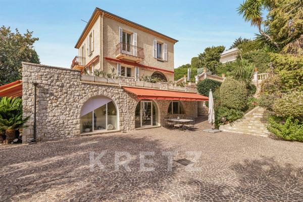 VILLA DE CARACTERE AVEC JARDIN ET PISCINE - LE CANNET RESIDENTIEL