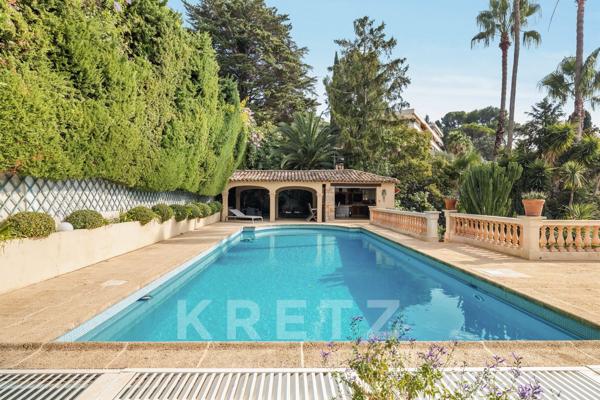 VILLA DE CARACTERE AVEC JARDIN ET PISCINE - LE CANNET RESIDENTIEL