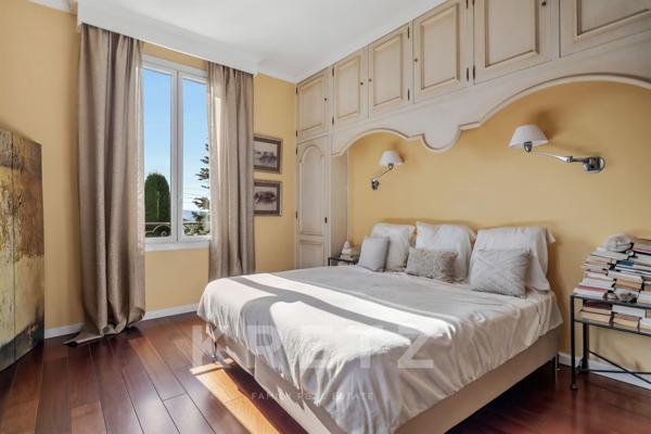 VILLA DE CARACTERE AVEC JARDIN ET PISCINE - LE CANNET RESIDENTIEL
