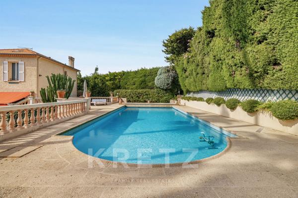 VILLA DE CARACTERE AVEC JARDIN ET PISCINE - LE CANNET RESIDENTIEL