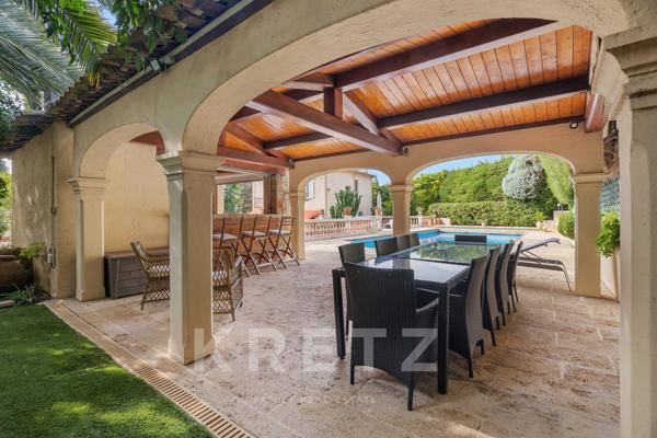 VILLA DE CARACTERE AVEC JARDIN ET PISCINE - LE CANNET RESIDENTIEL