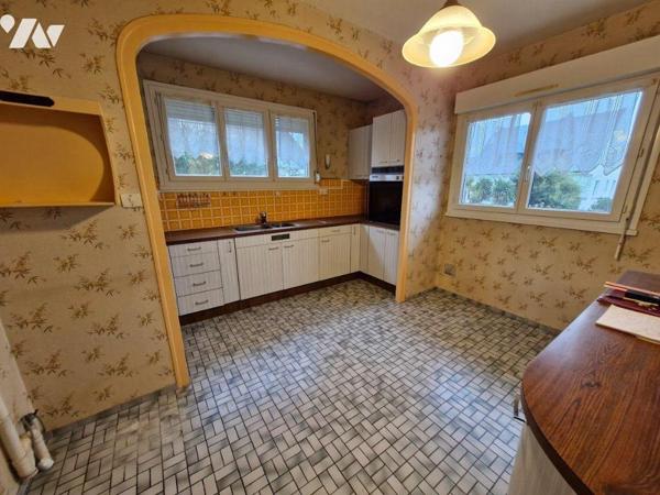 Votre office notarial de La Hublais vous propose à la vente cette maison construite dans les an...