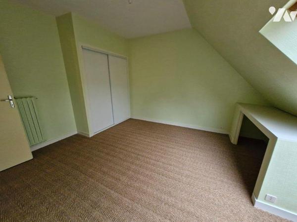 Votre office notarial de La Hublais vous propose à la vente cette maison construite dans les an...