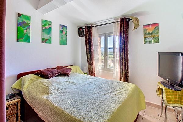 EXCLUSIVITÉ A VENDRE Maison d'environ 74m² avec 3 chambres, GARAGE, JARDIN