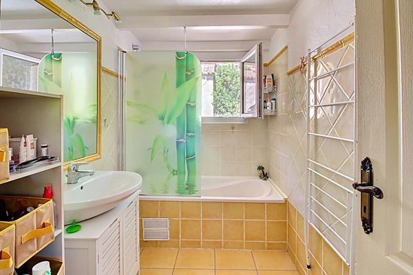 EXCLUSIVITÉ A VENDRE Maison d'environ 74m² avec 3 chambres, GARAGE, JARDIN