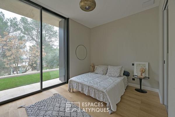 Lignes pures et lumière absolue : villa signature avec piscine