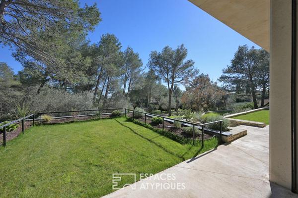 Lignes pures et lumière absolue : villa signature avec piscine