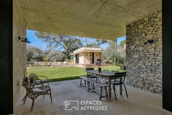 Lignes pures et lumière absolue : villa signature avec piscine