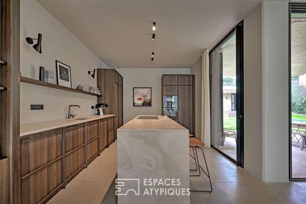 Lignes pures et lumière absolue : villa signature avec piscine