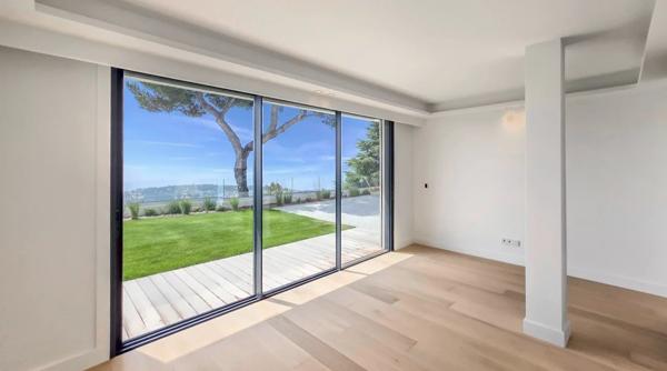 Villa avec position dominante et vue mer