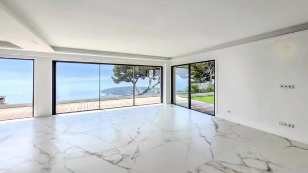 Villa avec position dominante et vue mer