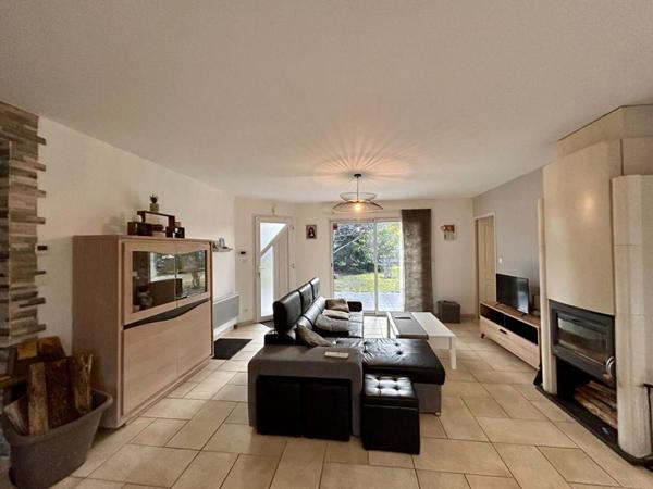 A vendre, superbe plain-pied type 4 avec piscine, dans un secteur résidentiel de BOULAZAC 24750