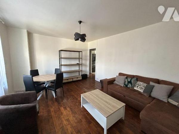 Appartement à Vendre à Landerneau (29800) en Finistère (29)

Cet appartement d'une surface ha...